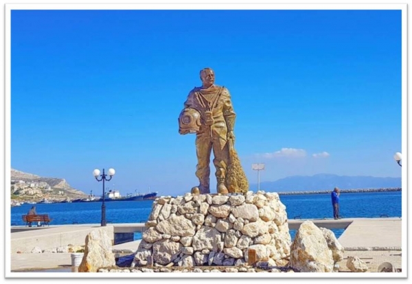 Αποκαλυπτήρια του ανδριάντα του ανώνυμου Καλύμνιου Σφουγγαρά